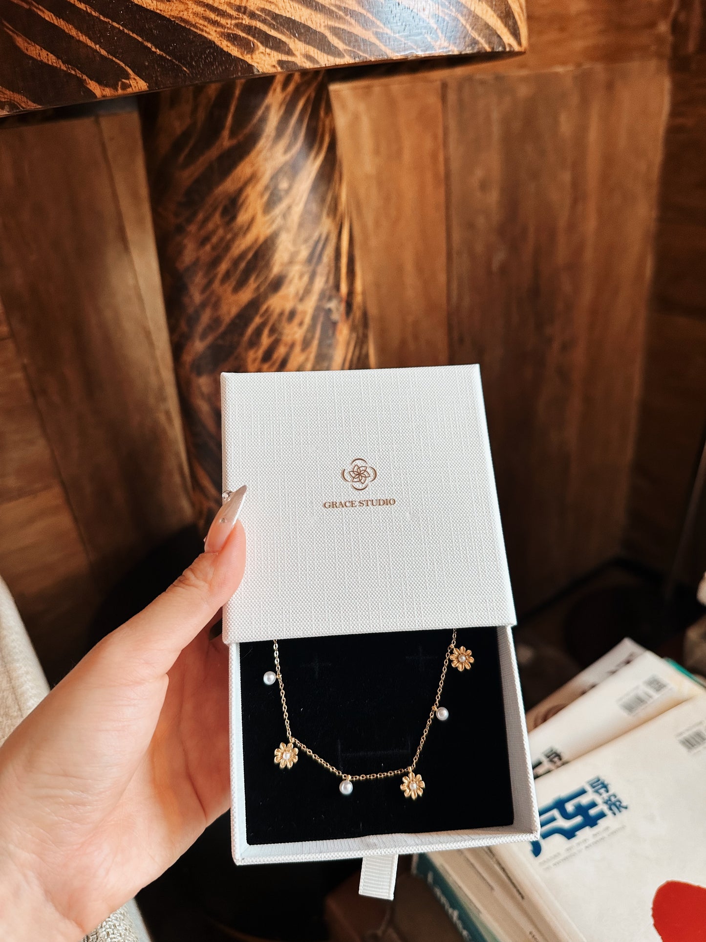 Minimalist Daisy Necklace