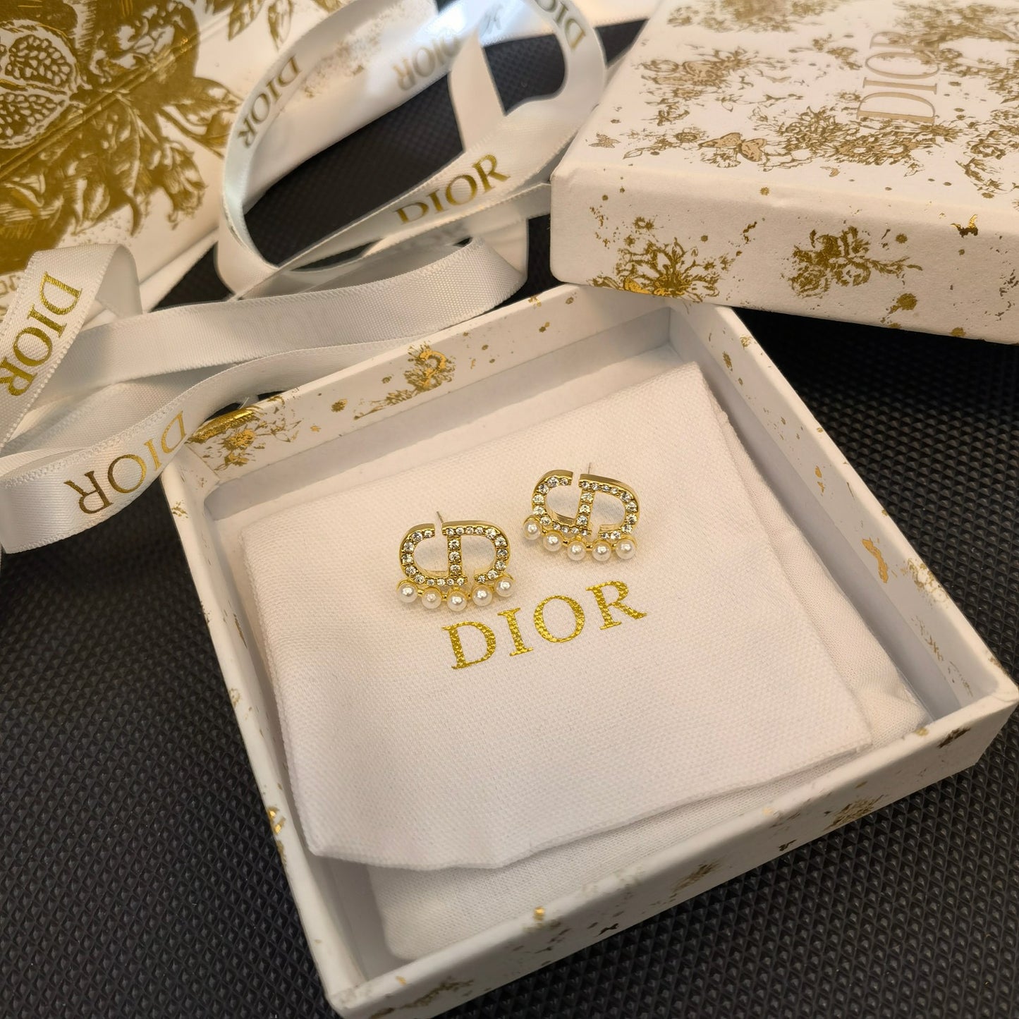 CD mini crystal earrings