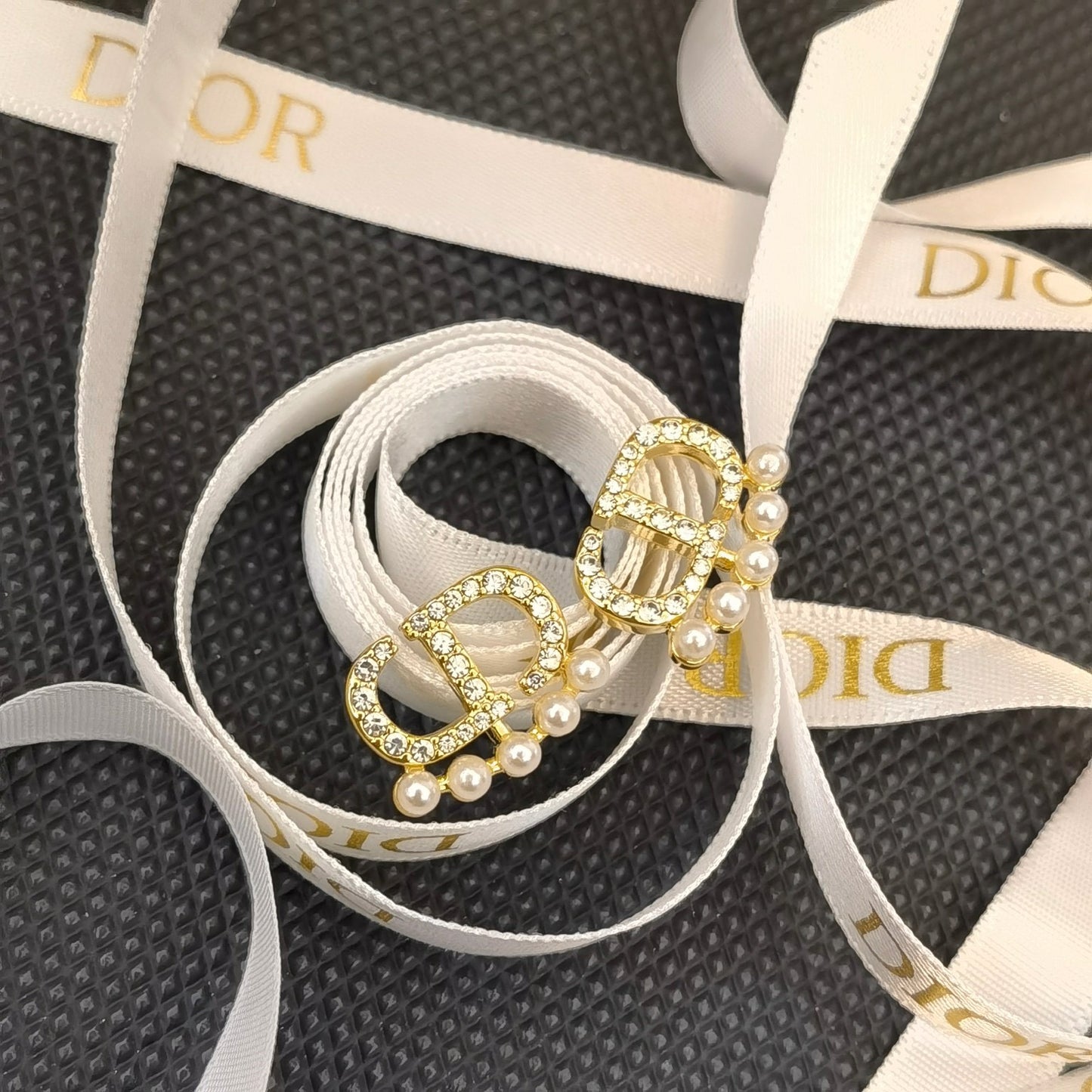 CD mini crystal earrings