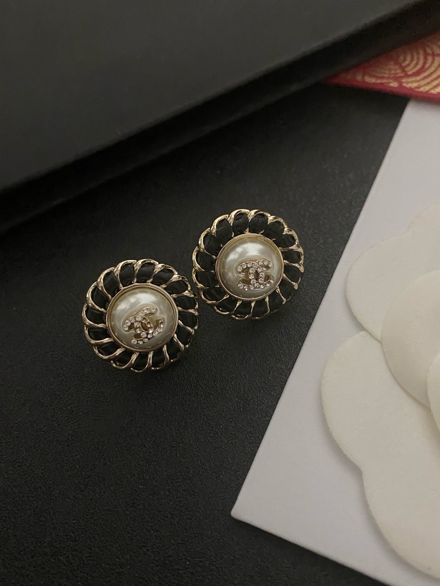 Co-daisy earrings