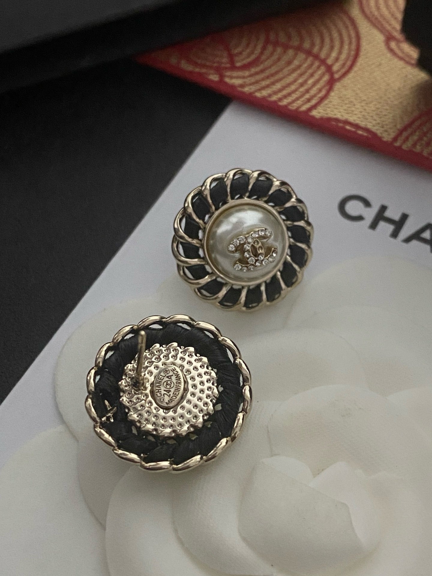 Co-daisy earrings