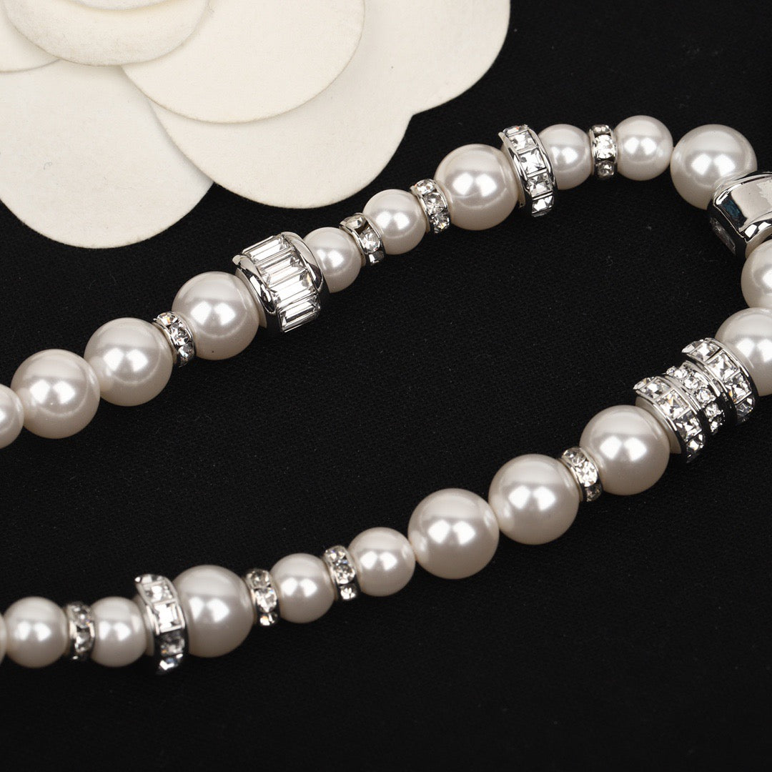 Cinciya pearl necklace
