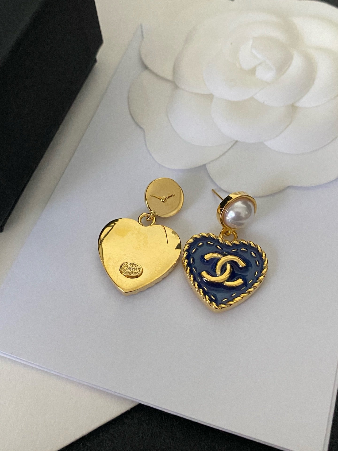 Cici Pearl heart earrings