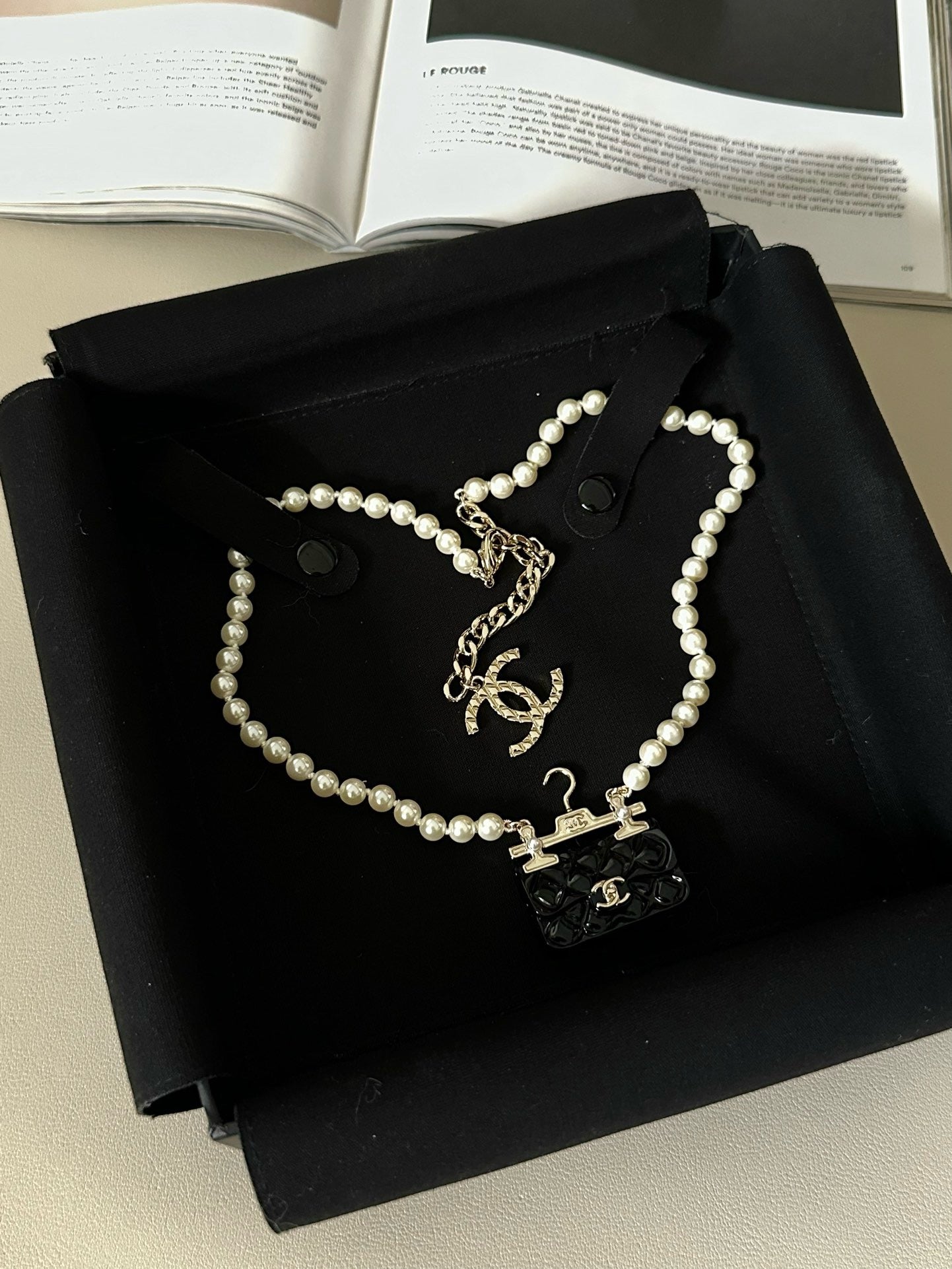 Cici handbag necklace