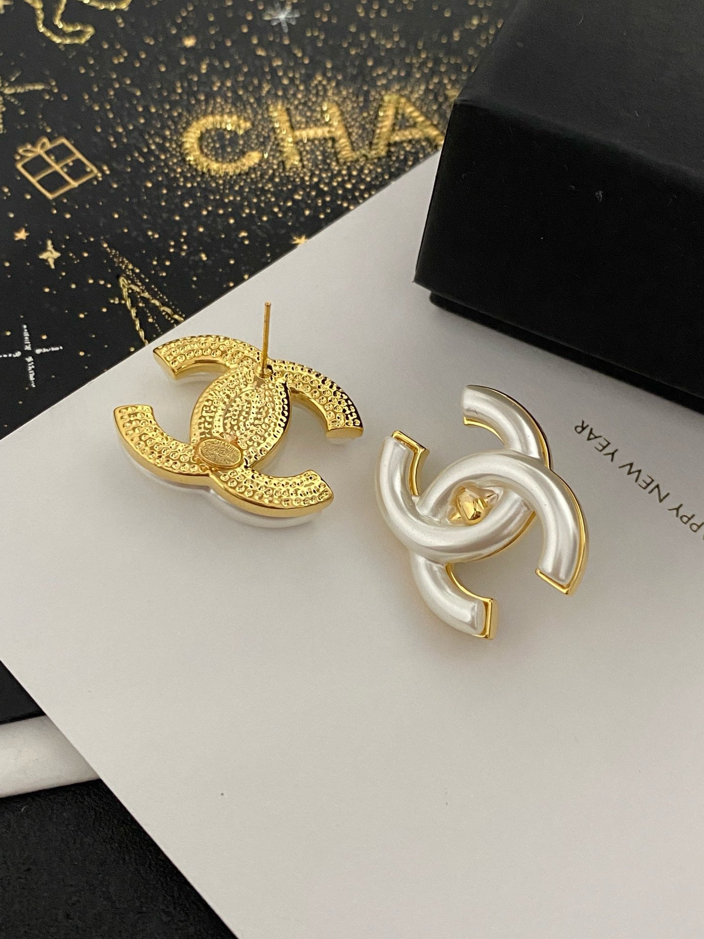Cursive c earrings