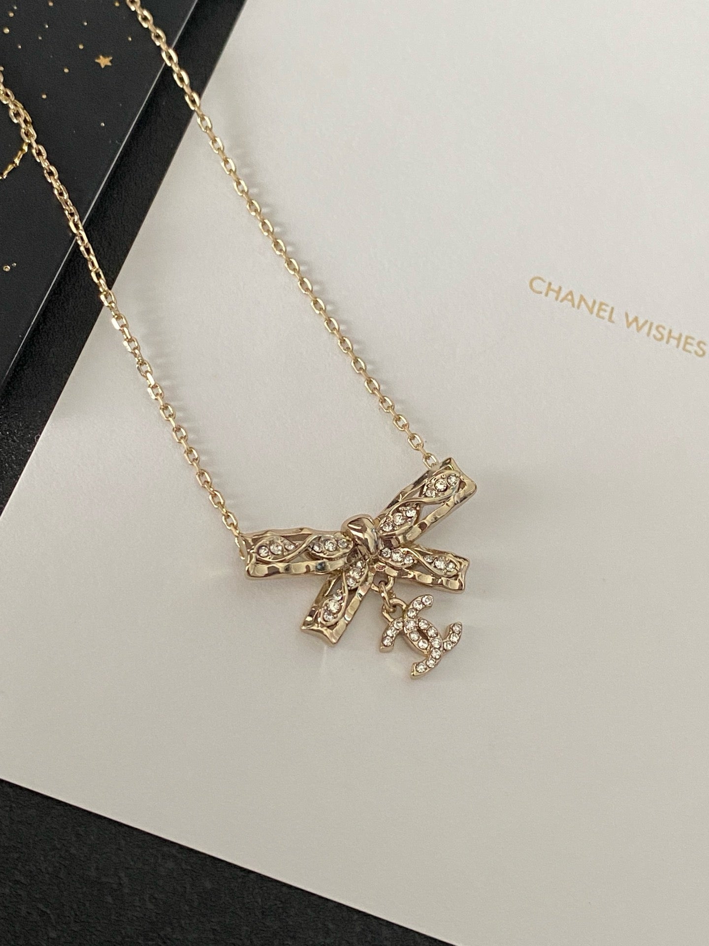 Coco bow necklace
