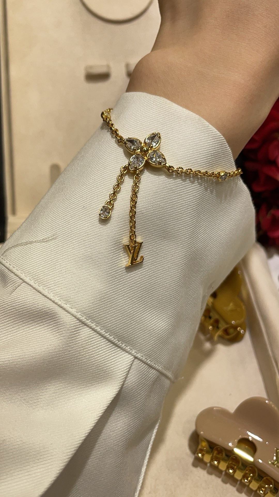 Luvi V bracelet
