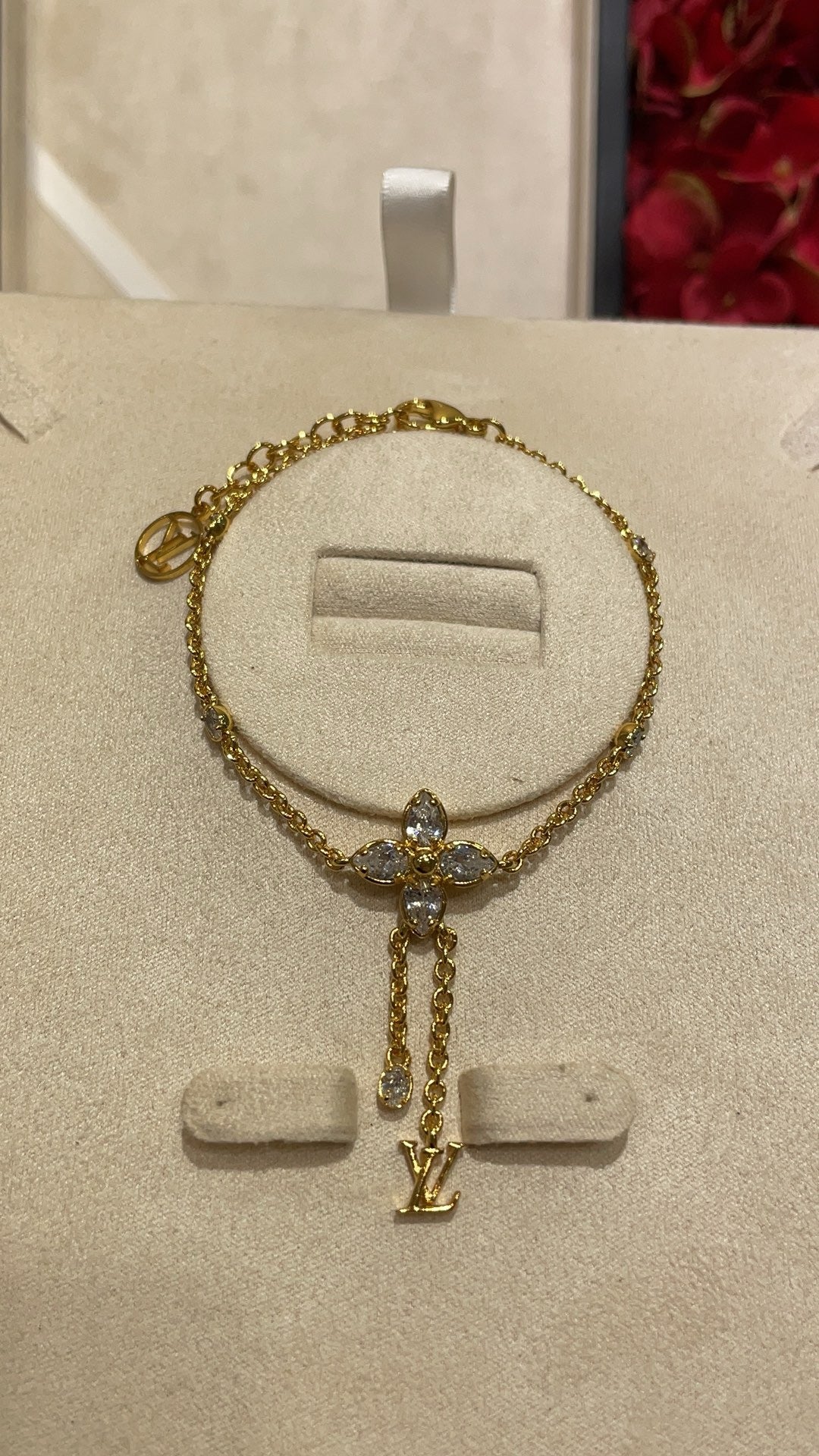 Luvi V bracelet