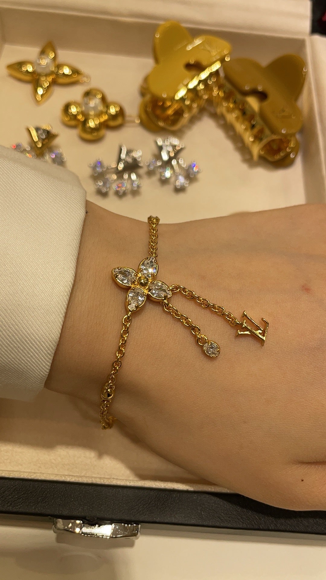 Luvi V bracelet