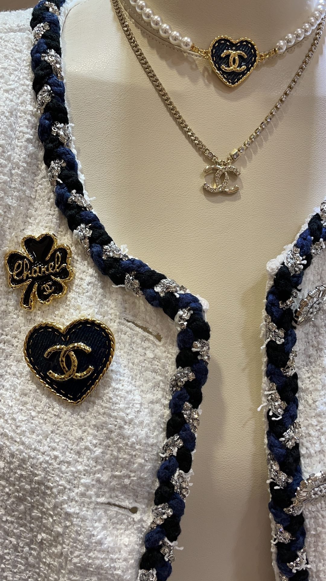 Carina crystal necklace