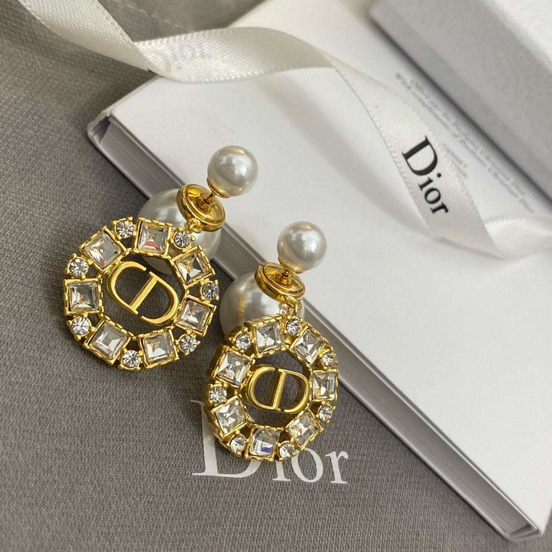 Dora D pearl earrings