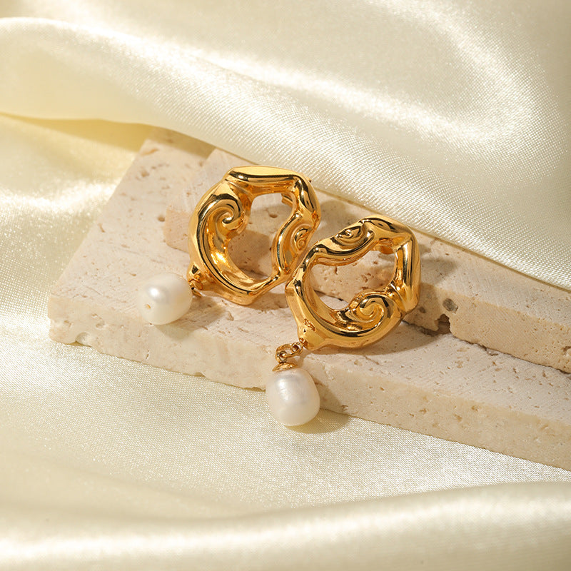 Maria Pearl earring