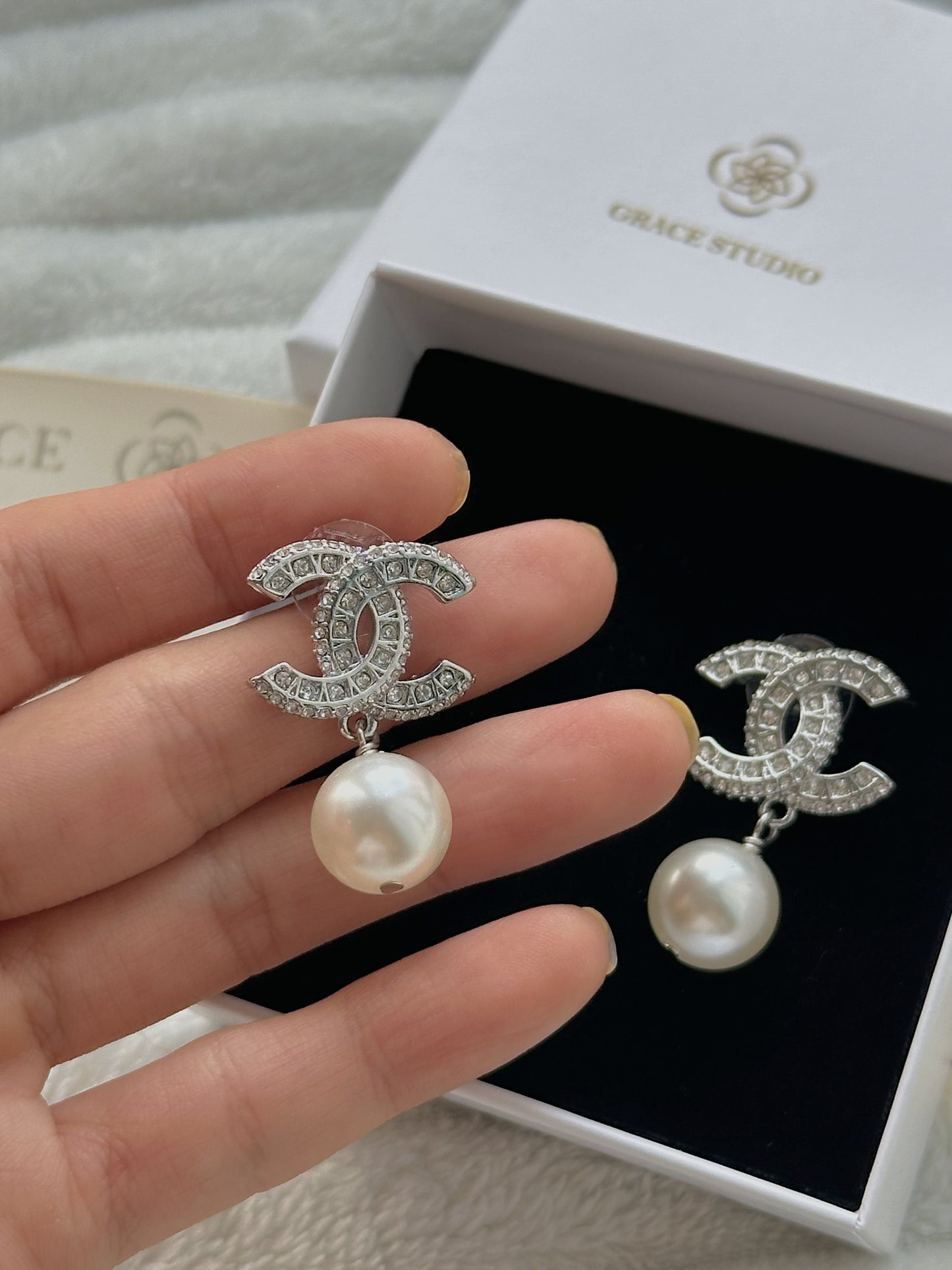 karolin C pearl earrings