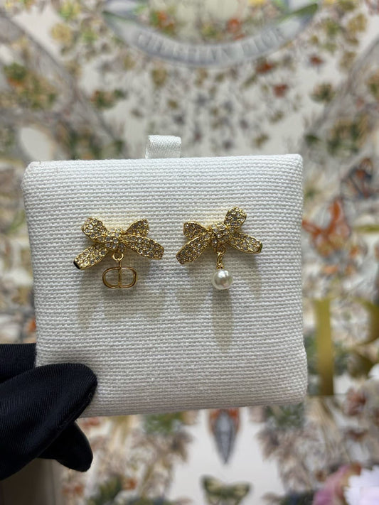 Dia Crystal Bow & Pearl Asymmetric Earrings