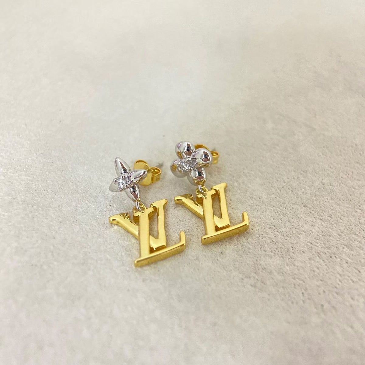 Luvan Cover Earrings