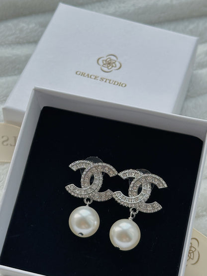 karolin C pearl earrings