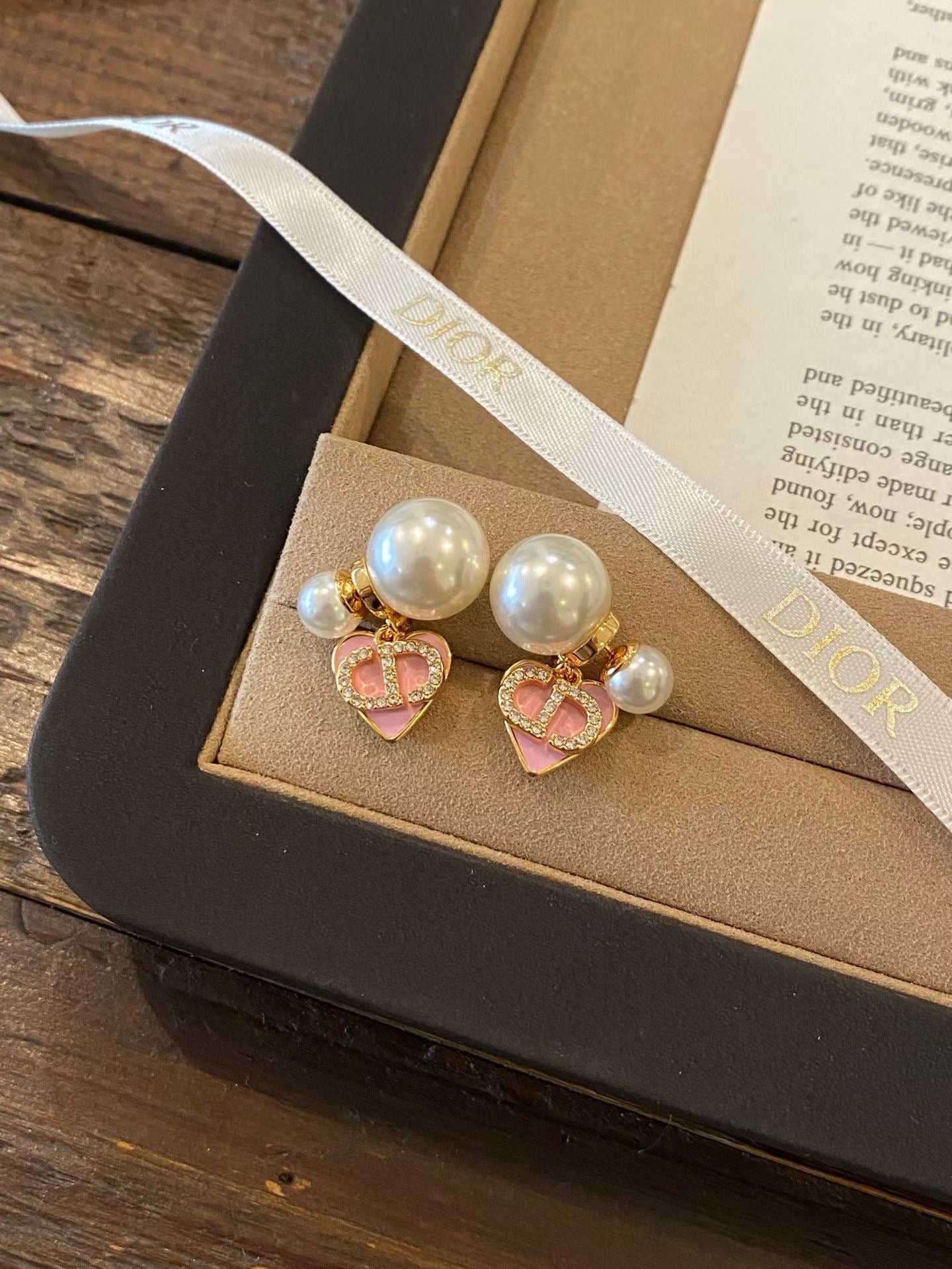 D&O pearl heart earrings