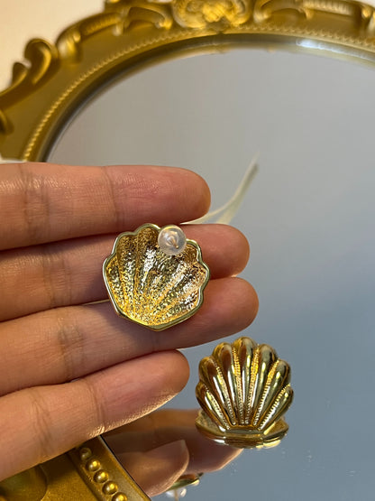 Athena shell earrings