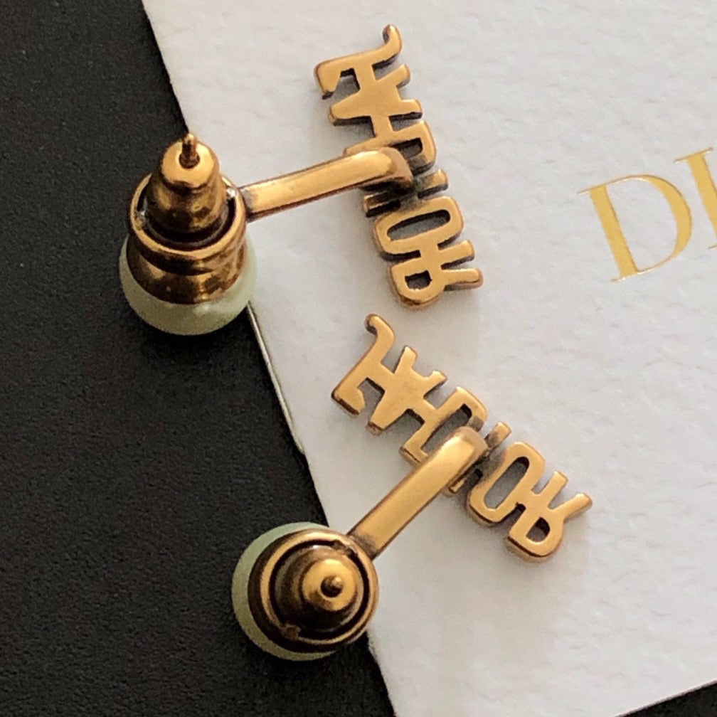 Dio Pearl earrings