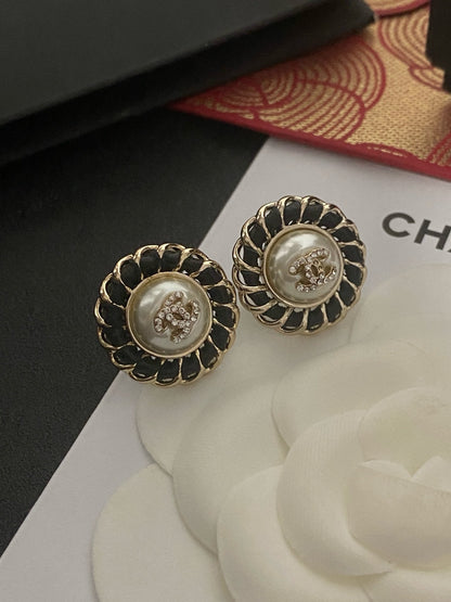 Co-daisy earrings