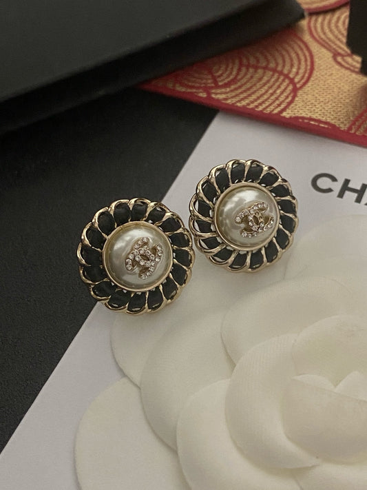 Co-daisy earrings