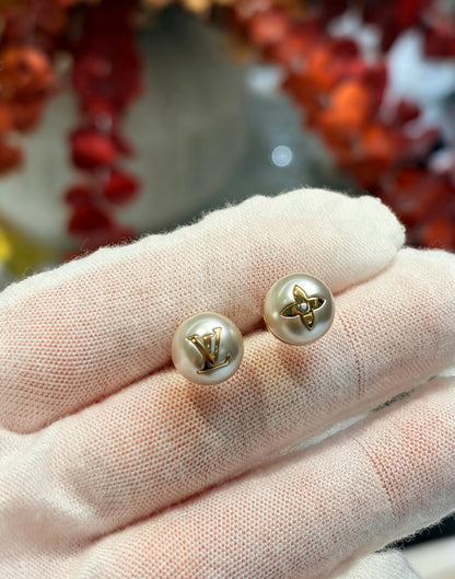 VV Peal Ball Stud Earrings