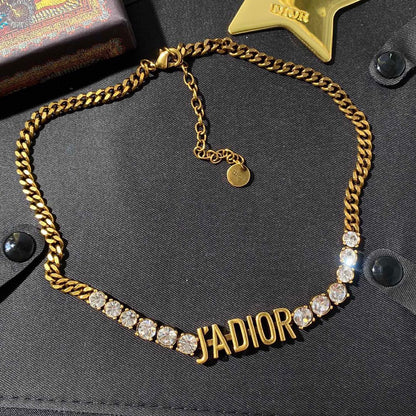 Jadio crystal necklace