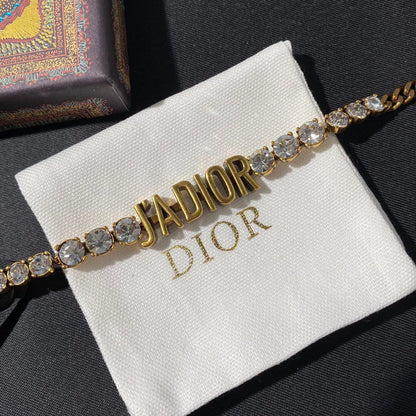Jadio crystal necklace
