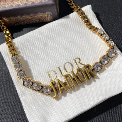 Jadio crystal necklace