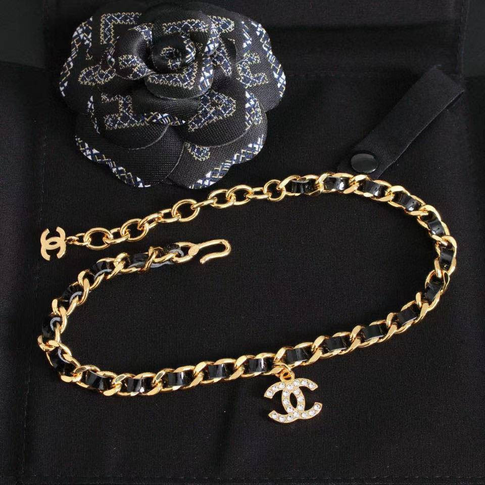 Collar vintage de metal Coco