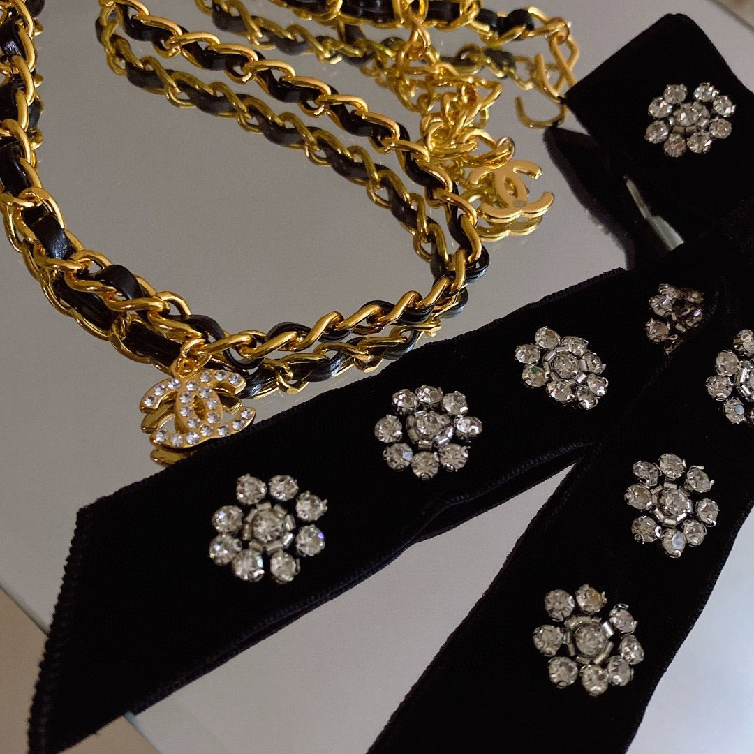 Collar vintage de metal Coco