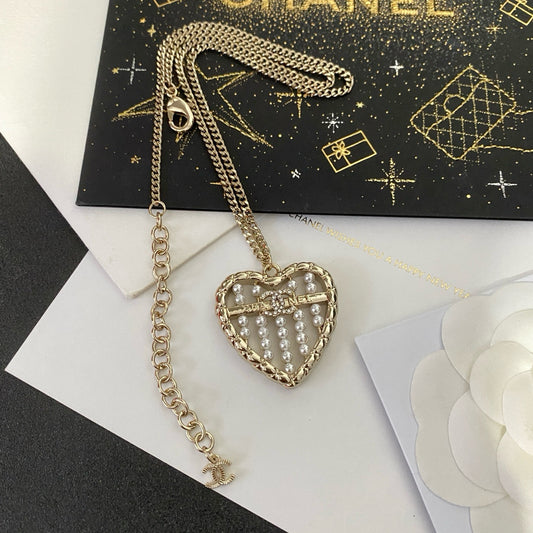 Coco crystal curve heart necklace