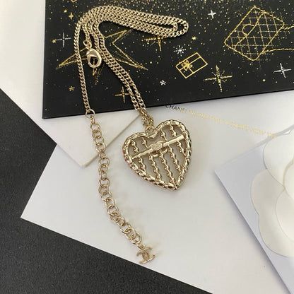 Coco crystal curve heart necklace