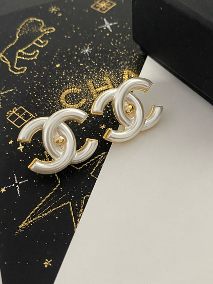 Cursive c earrings