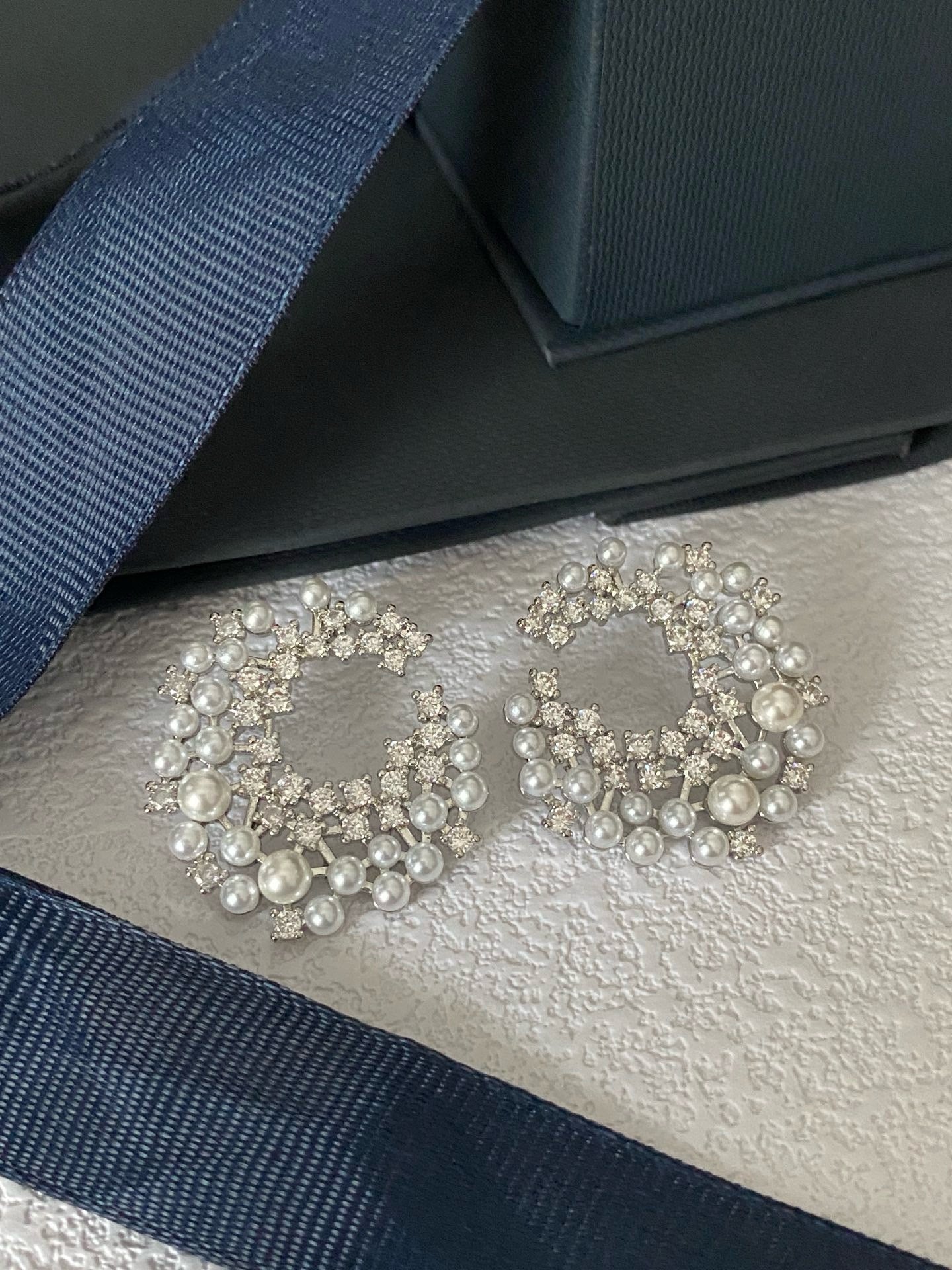 Fancy crystal pearl earrings