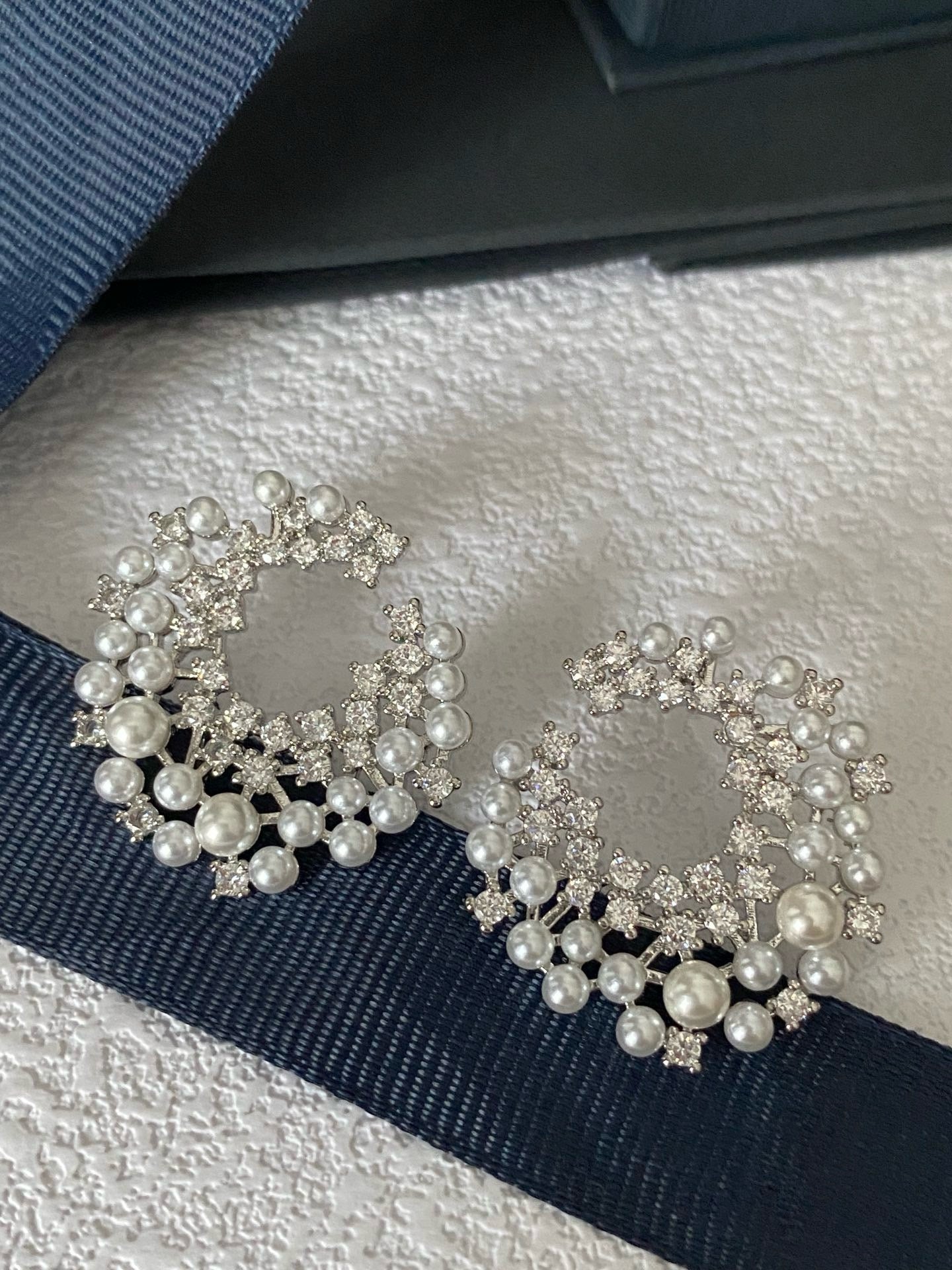 Fancy crystal pearl earrings