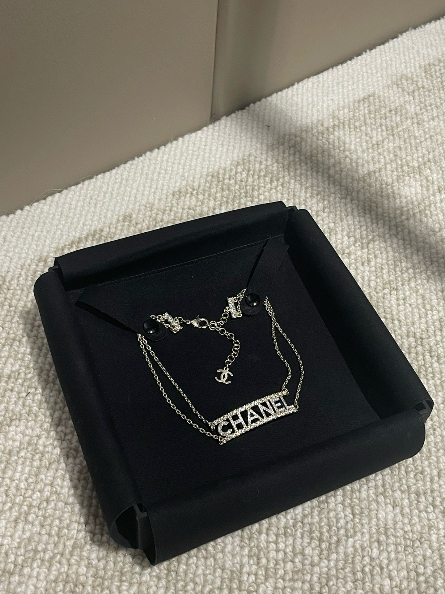 CC logo choker