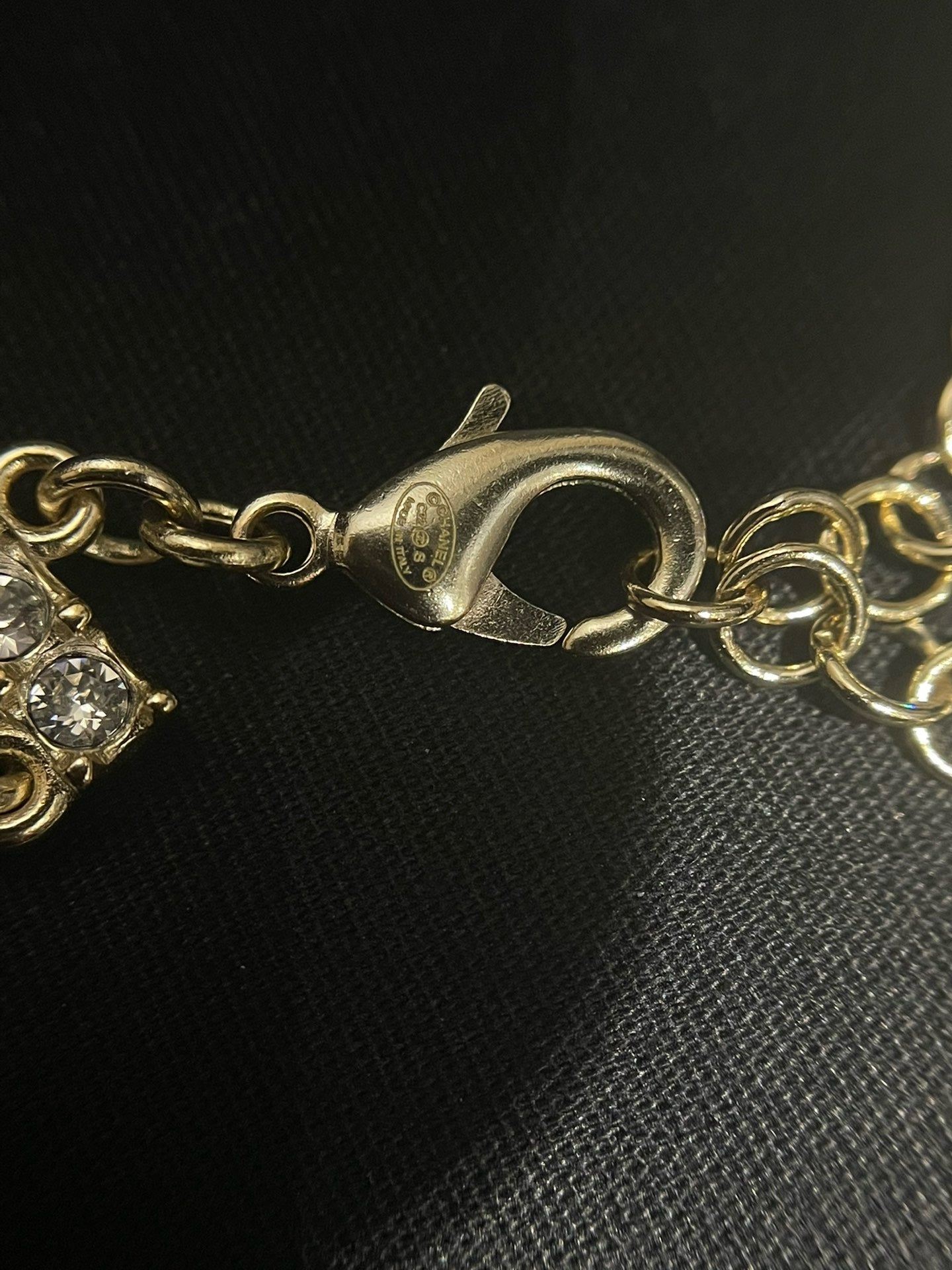CC logo choker