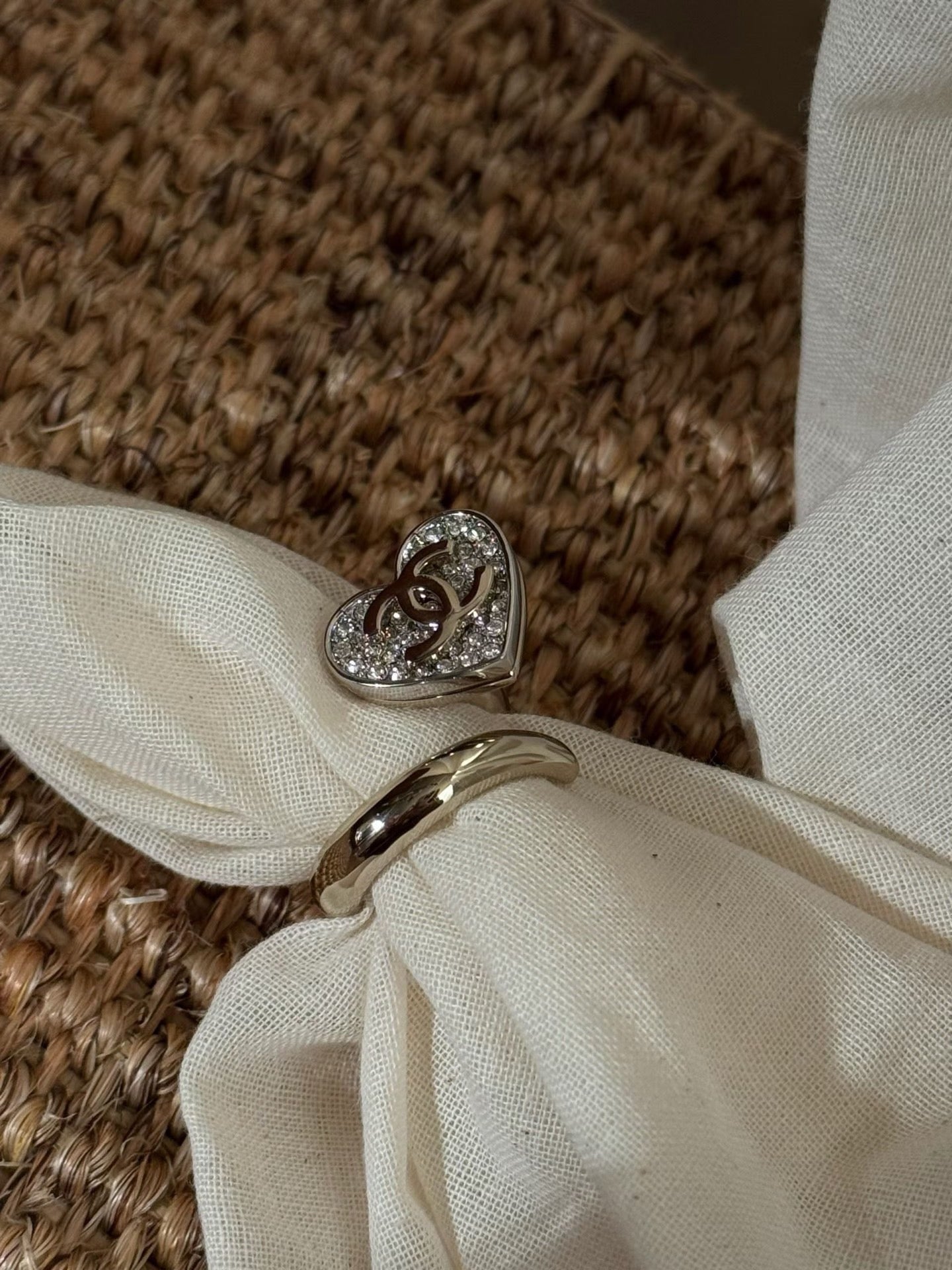 Chistoria crystal ring