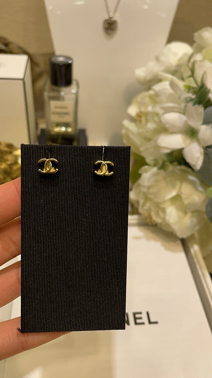 Cc mini stud earrings
