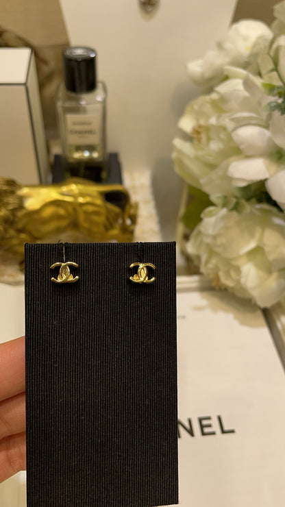 Cc mini stud earrings