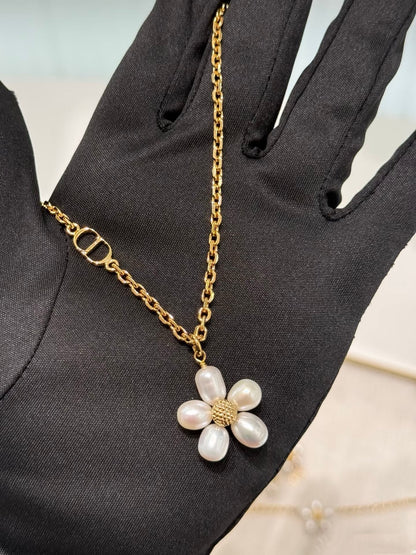 CD Golden Daisy Charm Necklace🌼