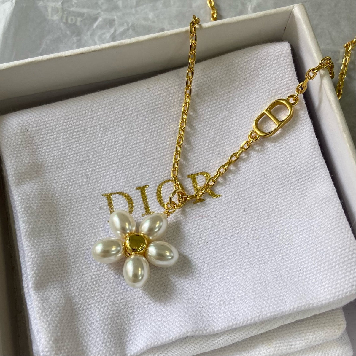 CD Golden Daisy Charm Necklace🌼
