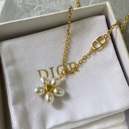 CD Golden Daisy Charm Necklace🌼