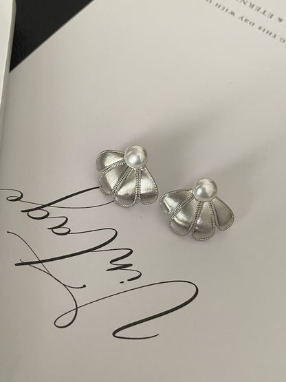 Sophie shell earrings