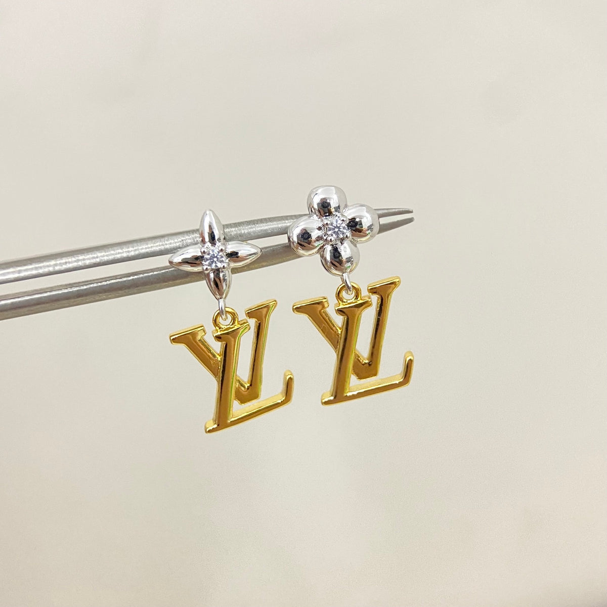 Luvan Cover Earrings
