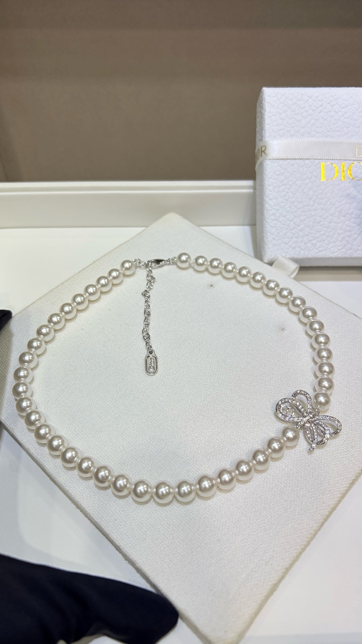 CD Pearl Bow Romance Necklace