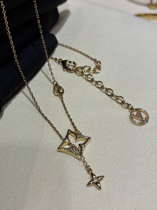 Luv golden star necklace