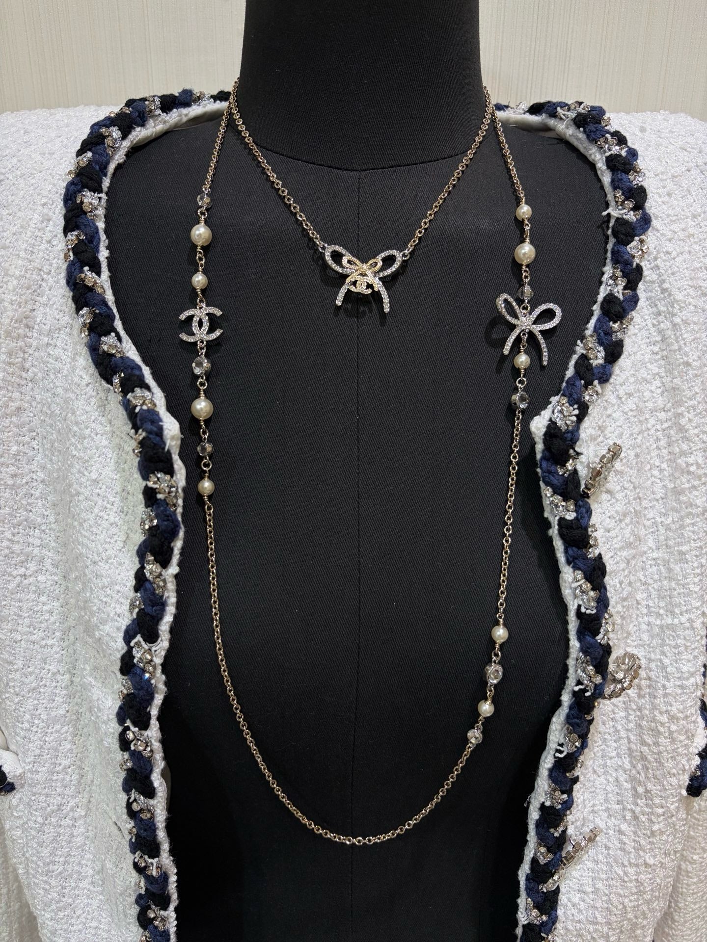 Chunky charm necklace