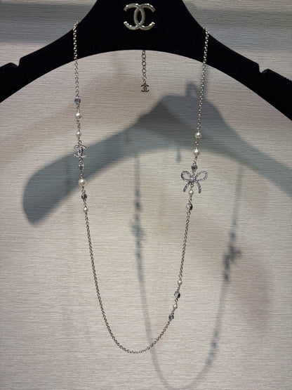 Chunky charm necklace